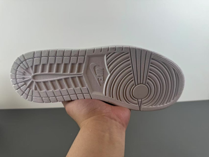 Travis Scott x Air Jordan 1 Low TD1228-111